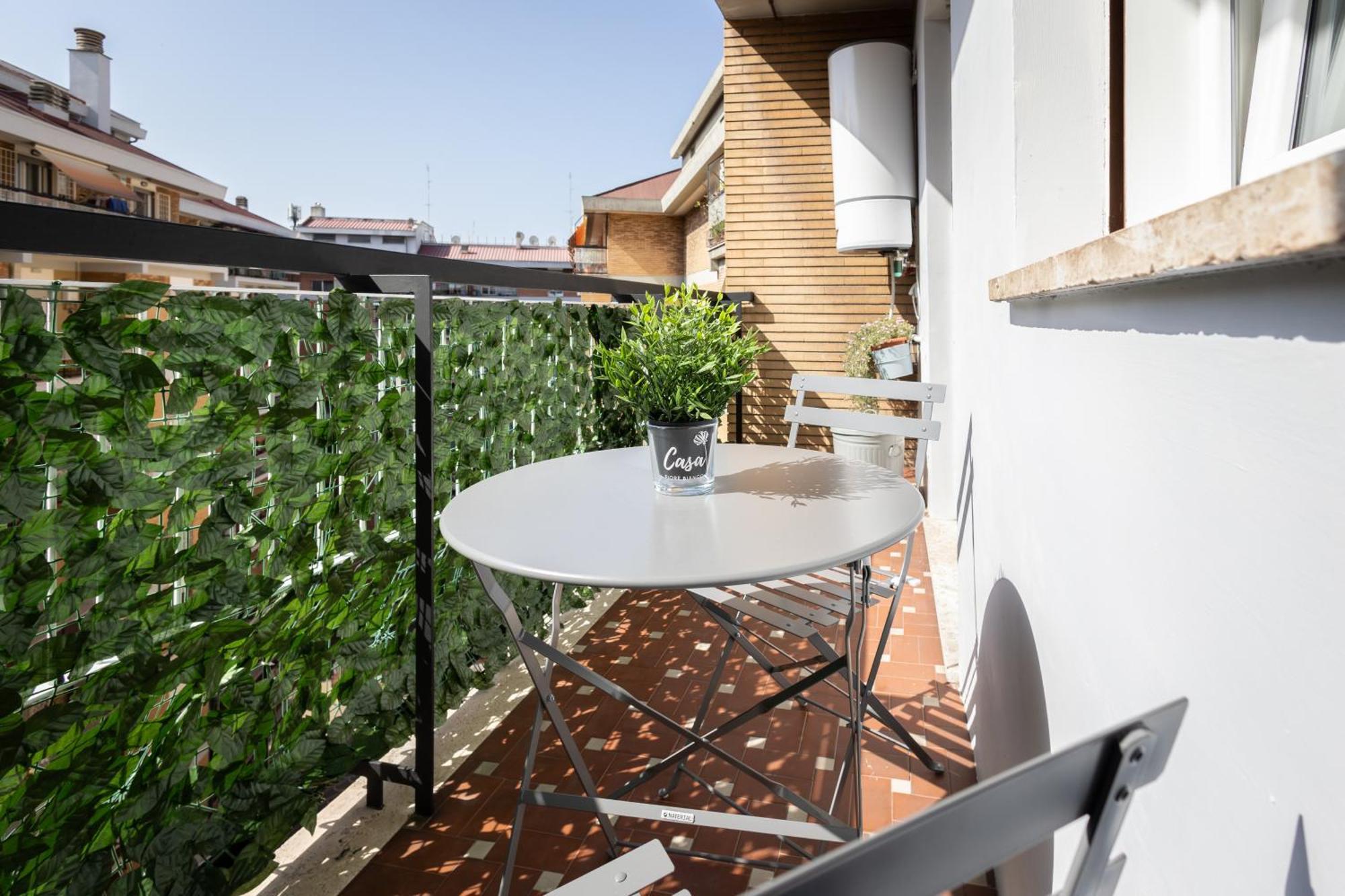 Apartment Marconi White Flower House *