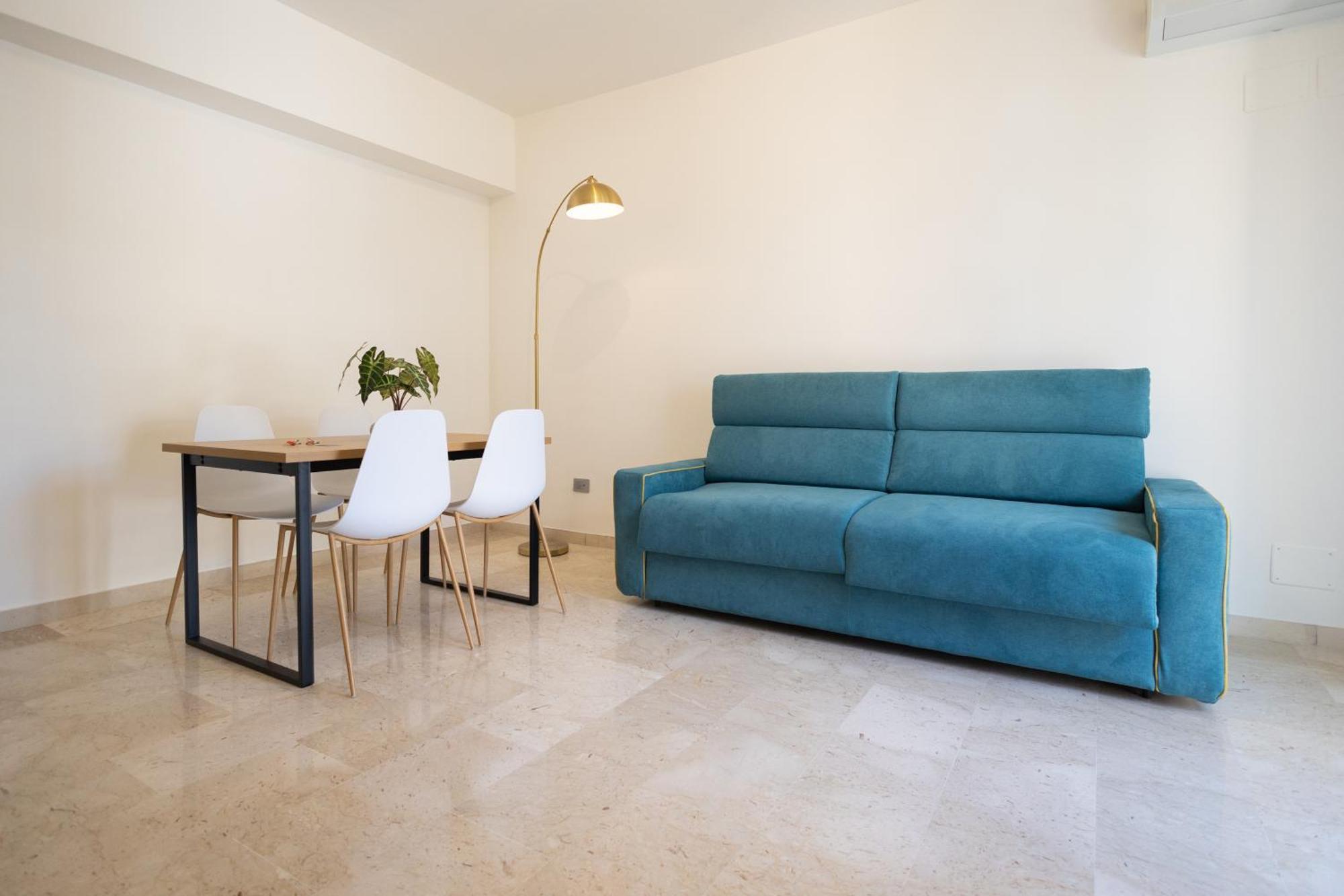Marconi White Flower House Apartment Rom